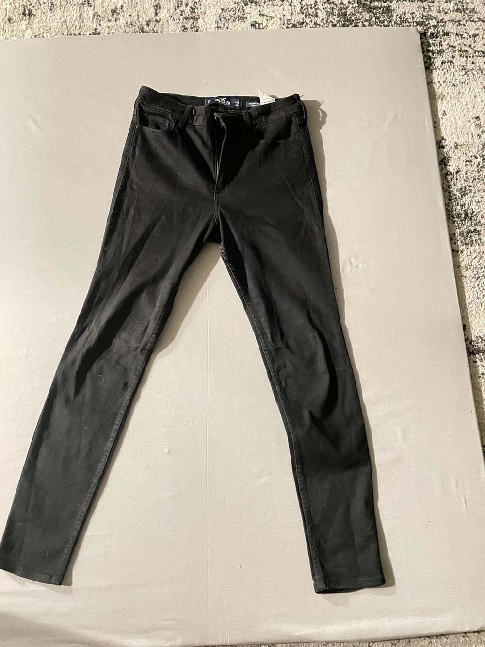 Hollister High-Rise Super Skinny Jeans in Black, Size 28